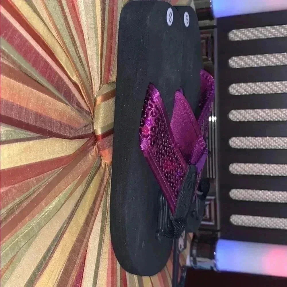 Girls black/purple Flip flops size small
